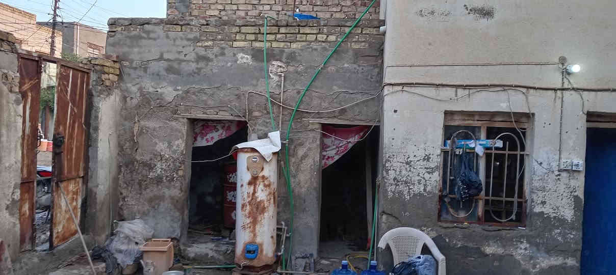 بيت للبيع في شارع سالم المساحة 100م مربع. البيت يتكون من غرفتين ومطبخ وحمام وصحيات مثل ما موضح بلصور للاستفسار الاتصال علئ الرقم. ***********
