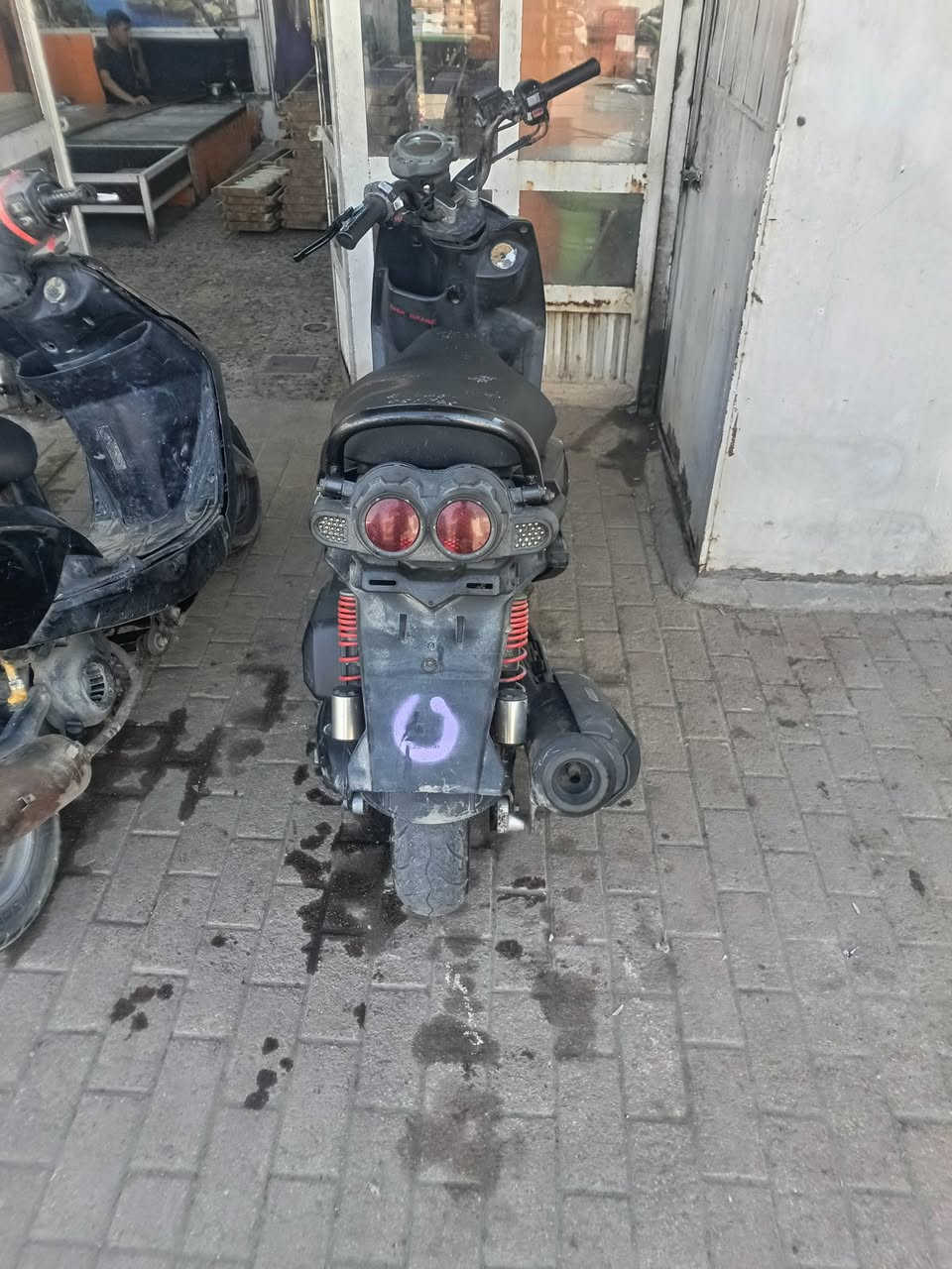 السلام عليكم سكنس جبلي رمبة صار اربع اشهر من نزنه رمبة جيب فيتر وفحص واي فيتر يعجبك  محرك مامحطوطة اسبانة عليه السعر ٩٠٠ موبايل ‏‪***********‬‏
