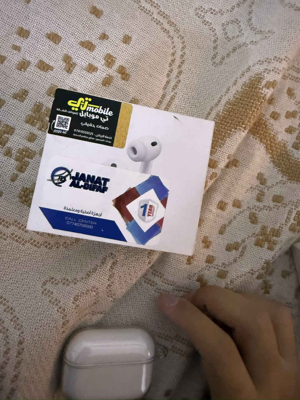 السلام عليكم 
ايربودز برو جيل ٣
نظافة السماعة100%
السماعة بدون زلخ لان حاطلها كفر
السماعة بعدها بلضمان مفتوحة من الباكيت بشهر ١١
سعرها 325
*********** واتس فقط
