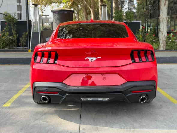 Ford mustang 2024 
السيارة بيها ٢ قطعة صبغ باب و جملغ الارباك مال دكمة طاك 
السيارة ماشية : 10000 mi
السعر : 27500$  
الهاتف : *********** دهوك

