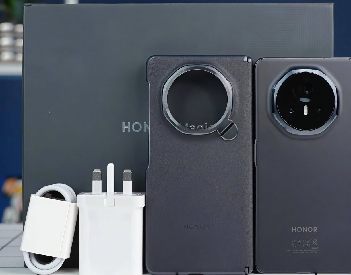 للبيع: HONOR Magic V3
فرصة مميزة لاقتناء أحد أفضل الهواتف القابلة للطي!
✅ الجهاز: HONOR Magic V3
✅ الحالة: ممتازة / نظيف جدًا جدا
✅ اللون: (اسود)
✅ السعة: 512
✅ الرام: (12GB )
✅ كامل الملحقات (): العلبة، الشاحن، الكابل. كفر اصلي جديد
مميزات الجهاز:
تصميم فاخر ونحيف جدًا.
شاشة داخلية كبيرة وشاشة خارجية عالية الجودة.
أداء قوي يناسب الألعاب والعمل.
كاميرات ممتازة للتصوير.
بطارية تدوم طوال اليوم مع شحن سريع.
💰 السعر: خاص بسبب النفوس الصعيفة
📍 الموقع: كربلاء ..مركز)
📩 للتواصل والاستفسار،***********
 راسلني على الخاص. الجهاز جاهز للفحص والتجربة قبل الشراء.
