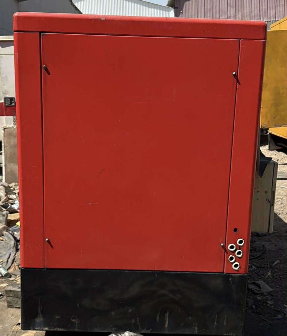 فيات أفيكو ١٦٠ - ١٥٠ كيفي إيطالي أصلي كابينة فول كاتم الصوت ما مفتوح ، ما ملعوب بهـا ، مشتغل كلش قليلة.
سعرهـا: ٧٥٠٠$ (٧٥ ورقة) بيهـا مجال بسيط. 
مكانهـا:أربيل ، صناعة شمالية.
(وعدنا توصيل لجميع محافظات العراقية).
رقم تلفون(واتس اب): ***********
