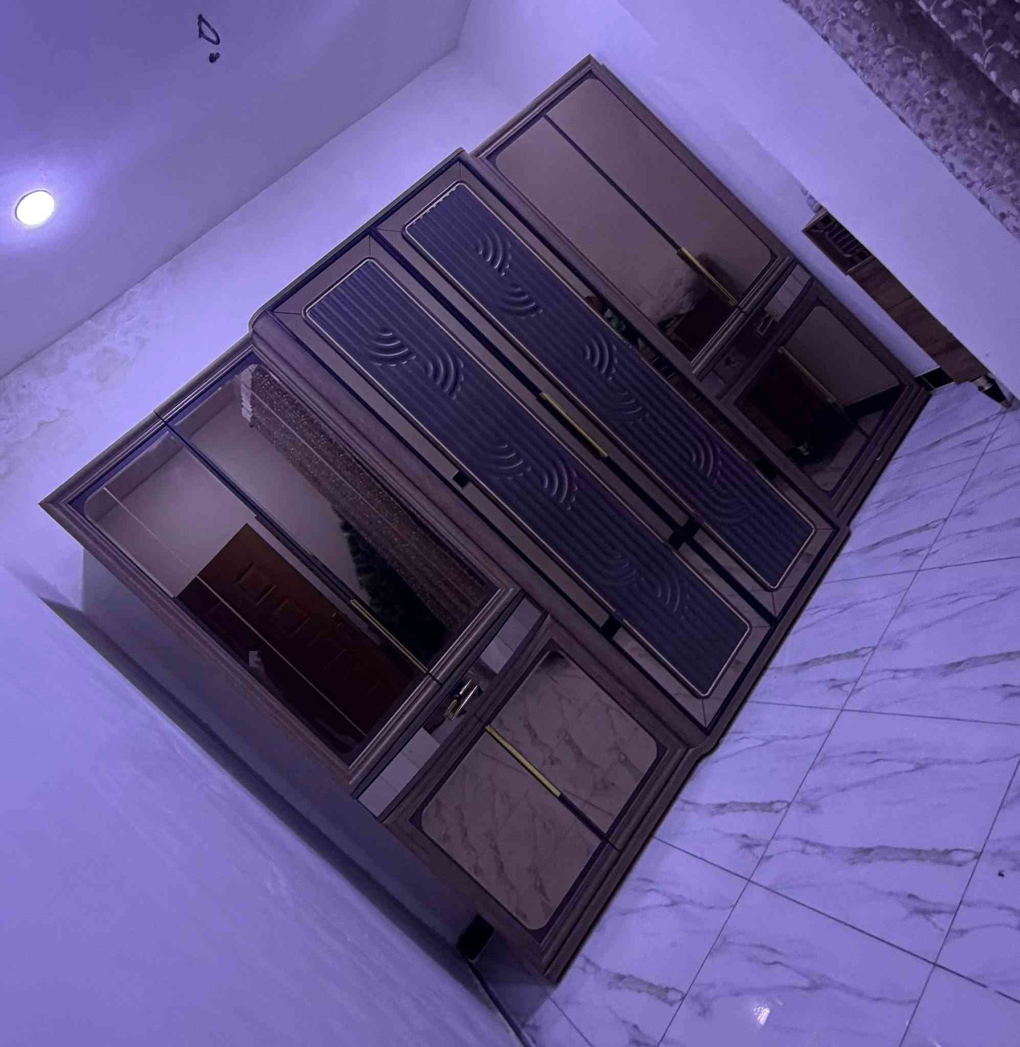 غرفة نوم مستخدمة نضافة 95‎%‎
عدد القطع 9 
كوالتي عالي 
نضام بيبان 
سعرها مليون ونص


**إذا كنت صاحب هذا الإعلان وتريد حذفه لأي سبب، رجاءا أرسل رسالة إلى الدعم الفني**