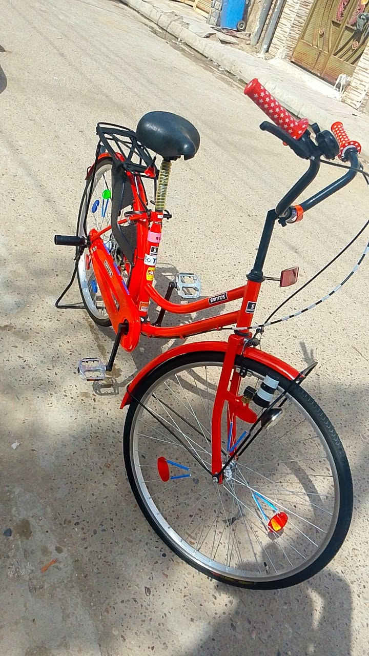 سلام عليكم 
بايسكل بناتي للبيع حجم 26
شركة سانتوس اصلي مديل 21
لون احمر طماطة 🍅 
بايسكل مختم من ركبة وماشة ولشة 
سعر 120 وبي مجال حك الجية 
العنوان:  بغداد العبيدي شارع المحافض 
رقم الهاتف:  ***********
