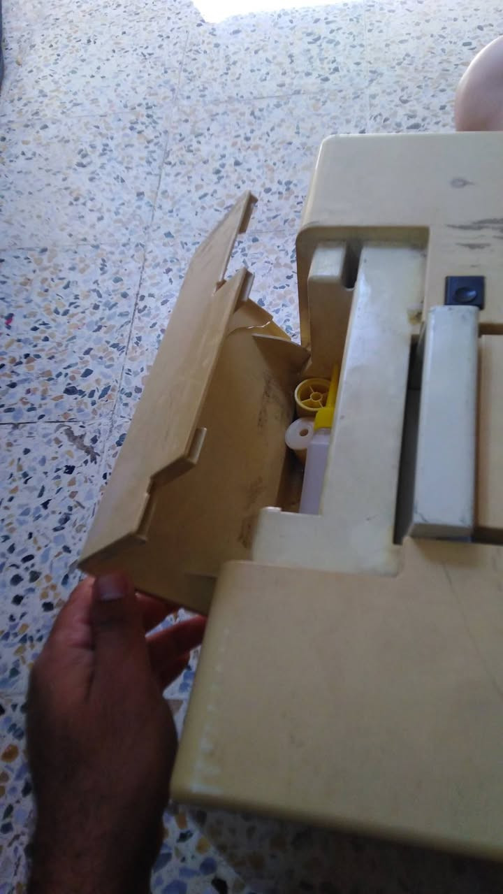 السلام عليكم مكينه مال خياطه شرط ياباني جديده حديث مال نقش بيها غراضه كامله حتى الابر وغراض النقش موجود وياها العنوان موصل الايمن قرب نفق الصحه السعر 100الف غير متواجد على فيس رقمي *********** ///***********
