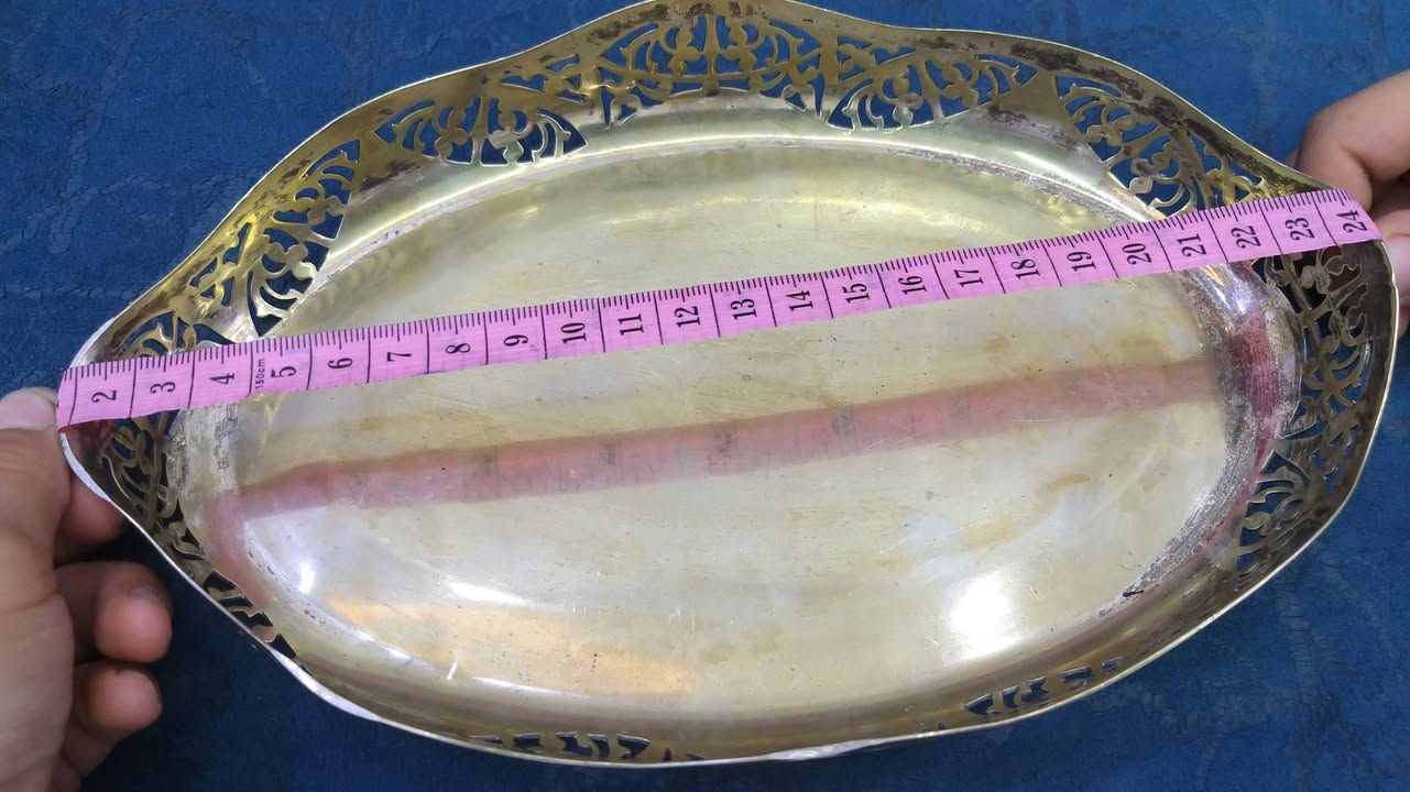 خمس قطع للبيع شلعه وحده
من اليمين
اولا ابريق نحاس
ثانيآ صينيه نحاس قد تكون مطليه بالفضة وعليها ختم EPNS
ثالثآ تمثال صغير 
رابعآ مقدمة لون فضي قد تكون مطلية بالفضه كما يقول الذكاء الاصطناعي عليها ختم دائري ورقم 832
خامسآ طاسة نحاس كبيرة ومزخرفه بعمل يدوي قديم

السعر للكل ٨٠ الف


**إذا كنت صاحب هذا الإعلان وتريد حذفه لأي سبب، رجاءا أرسل رسالة إلى الدعم الفني**