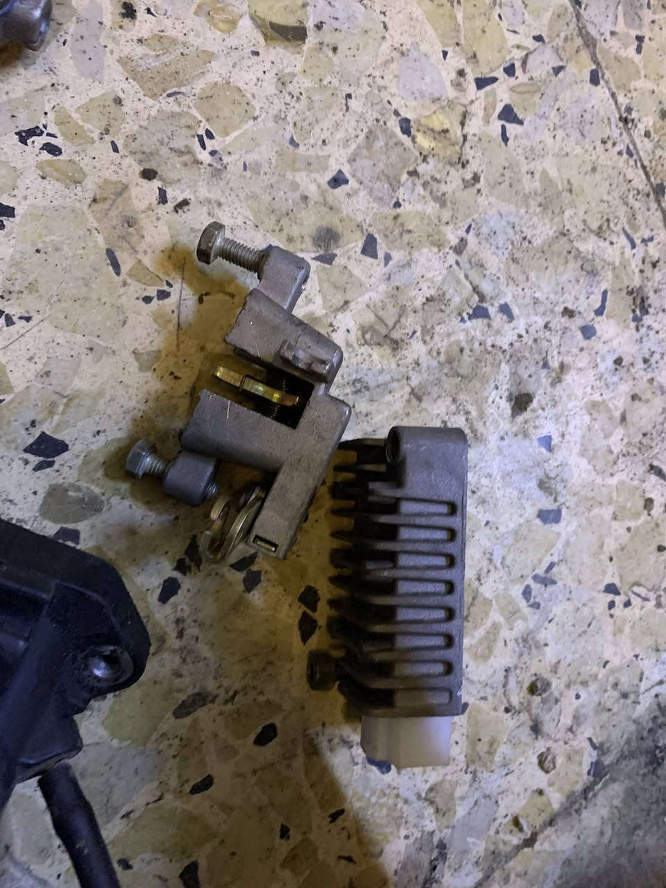 سلام عليكم تفصيخ ثعلب بلاد ورخيص مكاني العبيدي رقمي ***********

سلف ١٠

فج +عنبار+صونده ب١٥

ضفيره نضيفه ب١٠ 

سوادات اكو قطعه بخمسه واحو ب١٠

ذيل ١٠

شيال ب١٠

شوته ب٥

قمحي بانزين وصندوق وبريك ب١٠ 

أشاري امامي جددد ب١٥ هنا وكلوبهن واشايرهن

ستان صفح وصينيه ب١٠ 

ترايش ب١٠

سلف ١٠ صالنصه هيّا سوادها ب١٥ 

صندوق كامل ب١٥ 

كابريتر ب١٠ تجاري

فاكيوم جديد ب١٠ 

كتف شحن وعقل ب١٥ 

دبل خلفي ٥ 

تاير هوه ويله ب١٠ 

كلاص بانزين كامل ب١٠ 

تانكي بانزين هوه طوافه ب١٥ 

ملف والبنكه ب١٠ 

كلجات امامي وخلفي وقايش ب١٥ 

طابوكه بيها بس لاستيك ولف بس ب٥٠ 

شاصي ب٤٠ 

سبايدر ب١٠
