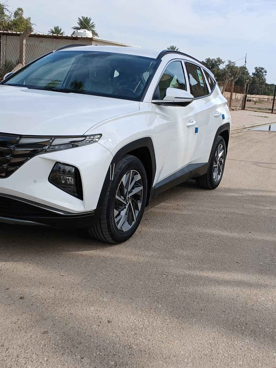 سلام عليكم 
توسان 2024 
رقم بغداد بسمي 
مكفول كفاله عامه 
ماشيه 23الف 
فول مواصفات من عده الفتحه
السعر 210 وبيه مجال 
المكان بغداد المدائن 
***********
