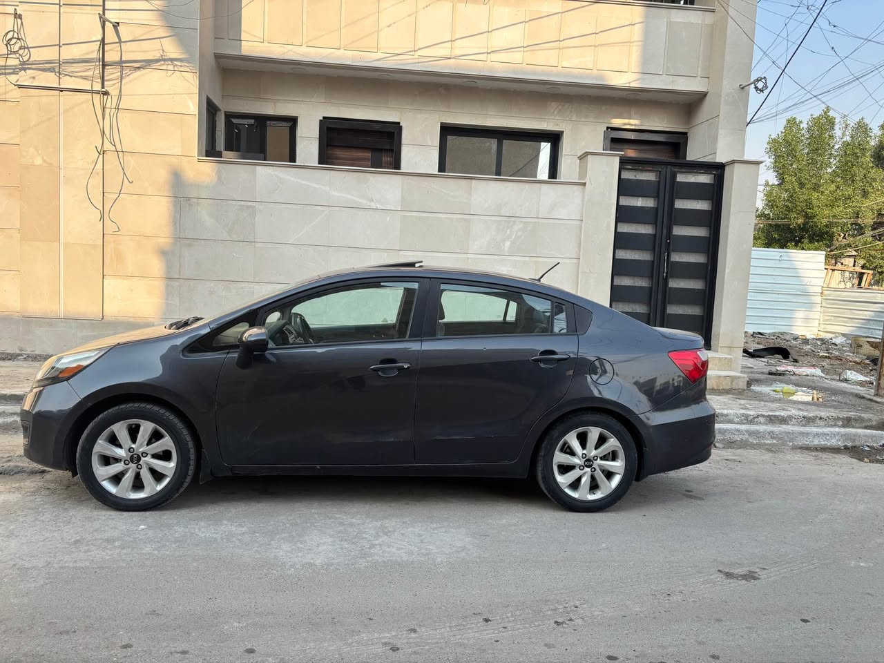 السلام عليكم للبيع كيا ريو موديل ٢٠١٧ وارد امريكي مكينه ١٦٠٠ مكينه كير تبريد تخم تاير جديد باسمي رقم بغداد فئة EX مكانهه بغداد السعر ٩٥ للاتصال *********** بغداد, العراق
