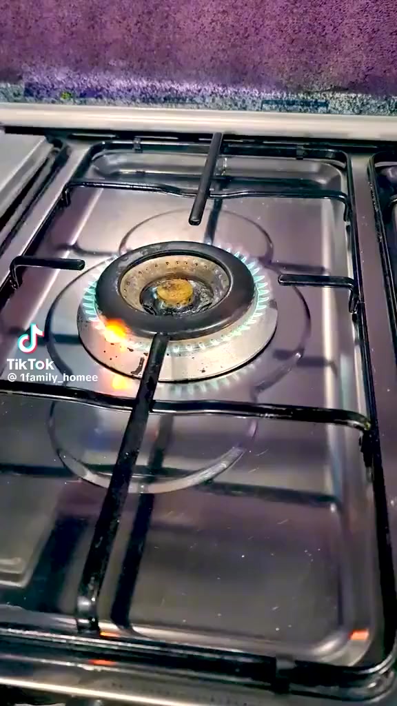 كابسه صاج على الطباخ مباشر لا تحتاجين كهرباء ولا ابد تكبس الصاج والهمبركر وحتى تكدرين تحمين بيه الصمون والخبز الحجم الوسط


**إذا كنت صاحب هذا الإعلان وتريد حذفه لأي سبب، رجاءا أرسل رسالة إلى الدعم الفني**