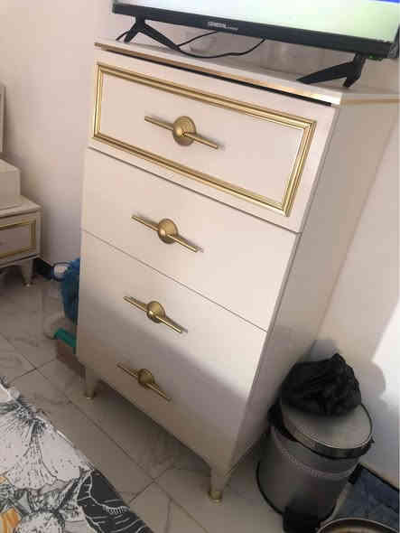 سلام عليكم غرفه تركي للبيع نضيفه سعرها مليون وميه مكاني شط ألعرب صالحيه *********** البصرة
