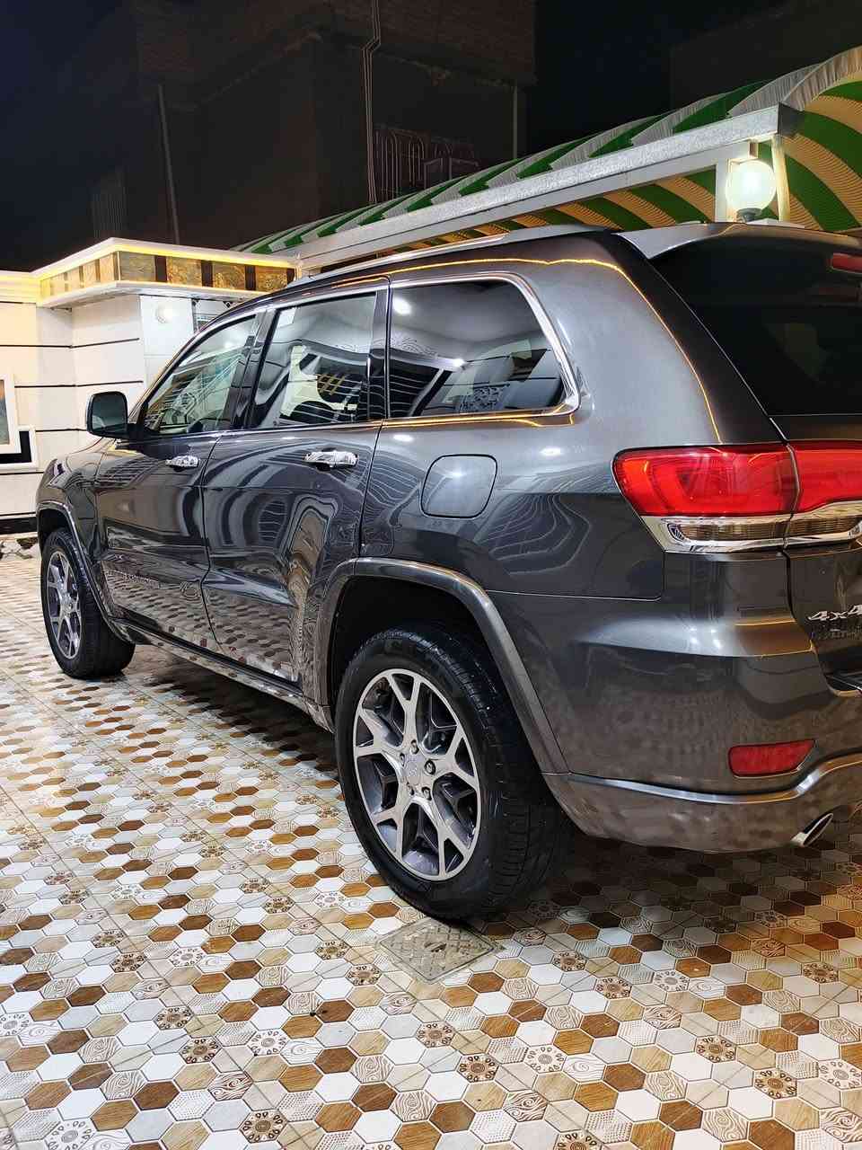 السلام عليكم 
للبيع جيب لمتد فول أعلى فئه مواصفات 1/1
الموديل 2019
سقف فتحه
المقاعد الأمامية كهربائية
المقاعد الأمامية تدفئة وتبريد 
نقطه عمياء بالمري رادار جانبي
فتحات usb المقاعد الخلفية 
تشغيل عن بعد 
تدفئة ستيرن
شاشه كبيره 
حساسات 360
صندوق كهربائي 
حساسات أمامية اصليه 
كاميرا خلفيه دواره
زراك اوتو ويا الأمطار 
مرايا متحسسه للضوء العالي
محدد سرعه(كروز سرعه)
رادار خلفي نظام بريك اوتوماتيكي 
نظام مانع انزلاق
جنطه كهرباء فتح وسد عن بعد
نظام معرفة ضغط الاطارات 
نظام اقتصاد بالوقود
نظام sport
نظام تقليل السرعه بالمنحدرات
محرك 5700
مكان سيارة بابل 
رقم بغداد دولي بأسمي تحويل مباشر
الضرر جاملغ وبنيد فقط والباقي كفاله 
السعر 195 وبيها مجال بسيط 
رقم الهاتف ***********/***********
