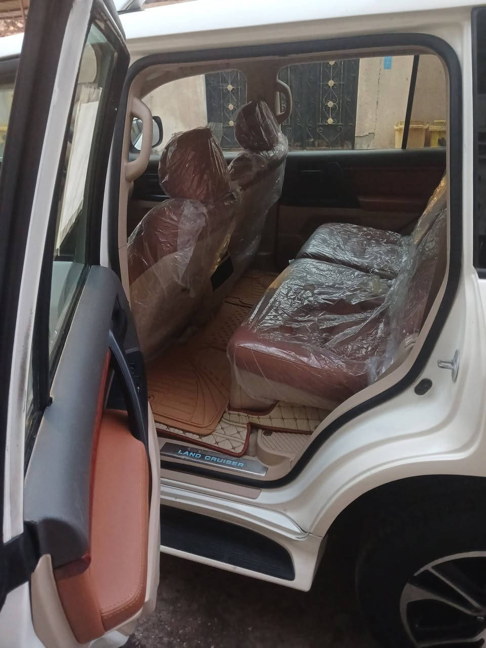 السلام عليكم البيع لاندكروز مديل ١٤ محدث الخارج بس محرك ٦ رقم بصره بسمي بيها جفيه صبق عام جاهزه السعر 270 مكان بصره الخاص مقلق الاستفسار ***********
