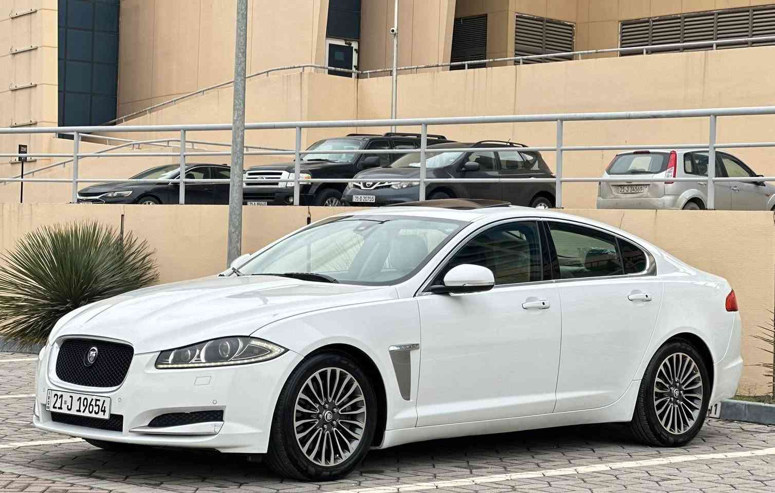 jacuar XF  2013 وارد خليجي وكالة سردار 

محرك ٦ سلندر 

سرعة سيارة 300km/h

قوة حصانية محرك 340hp

 موديل 2013 وكالة سردار اربيل   

💵💵سعر مطلوب 112 

***********

سيارة موجودة بالسليمانية

سيارة رقم سليمانية و تحويل نفس اليوم

سنوي و فحص و هزة جديدة حتي ٢٠٣٠
***************************    
مواصفاتها........
سلايد 
داخل  جلد    
كشنات  كهربائي
ستيرن كهرباء
گیر  اوتوماتیک
گیر عادی ٨  نمر
گیر سبورت
گیر ستیرن
شاشة 
كاميرا 
بصمة
تبريد مركزي
حساس امامي 
حساس خلفي
مرايا جانبية رادار
 بعد هوايا مواصفات معروفة
***********************
شروطها...
محرك بالشرط
گیر بالشرط
حداية بالشرط
سنوي  جديد  
تحويل بالشرط
فحص شروط متانة المرور جديد
 ابيع بشرط اي فحص يعجبك

*************************  

سيارة فقط البونيد مصبوغ صور سونر موجودة بالمنشور

*************************
مراوس برقم شمالي فقط 

سعر ١١٢ ورقة

***********
