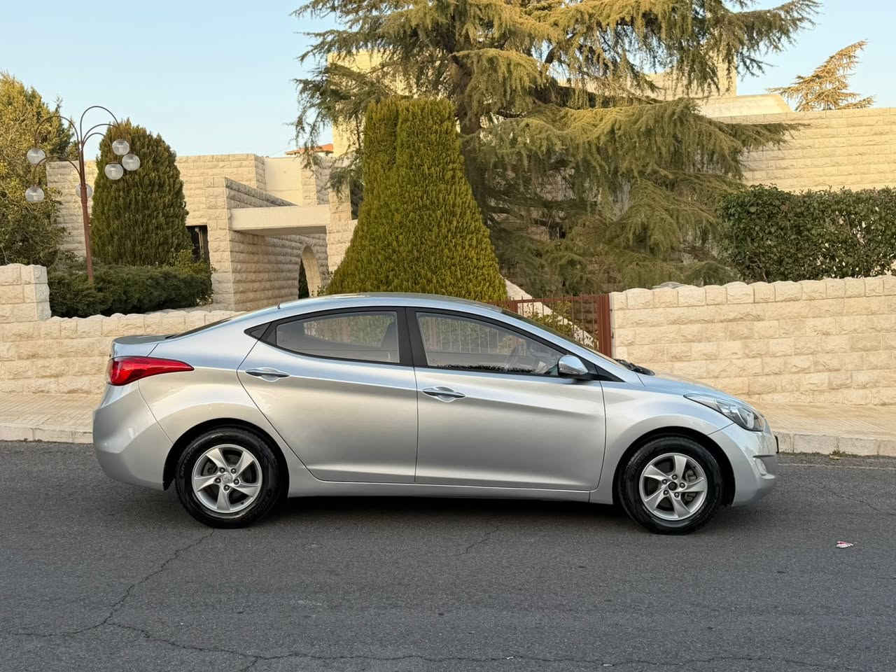 Hyundai 2013
الون سلفر
هيونداي افانتي2013
وارد الوكالة مالك واحد
فحص:كامل ولا ملاحظة 
قاطعه مسافه100 الف 
ترخيص و تأمين سنه كامله
-محرك 1600cc
-جير اوتوماتيك (6 غيار / توبترونك)
-مرايا كهرباء
-كشافات
-تحكم طاره
-شاشه
-كاميرا
-سنتر مركزي
-مكيف خلفي
-نظام ECO لتوفير الوقود
-ABS
-Airbag
السعر:8500
-Bluetooth, USB, CD,
0799487331


**إذا كنت صاحب هذا الإعلان وتريد حذفه لأي سبب، رجاءا أرسل رسالة إلى الدعم الفني**