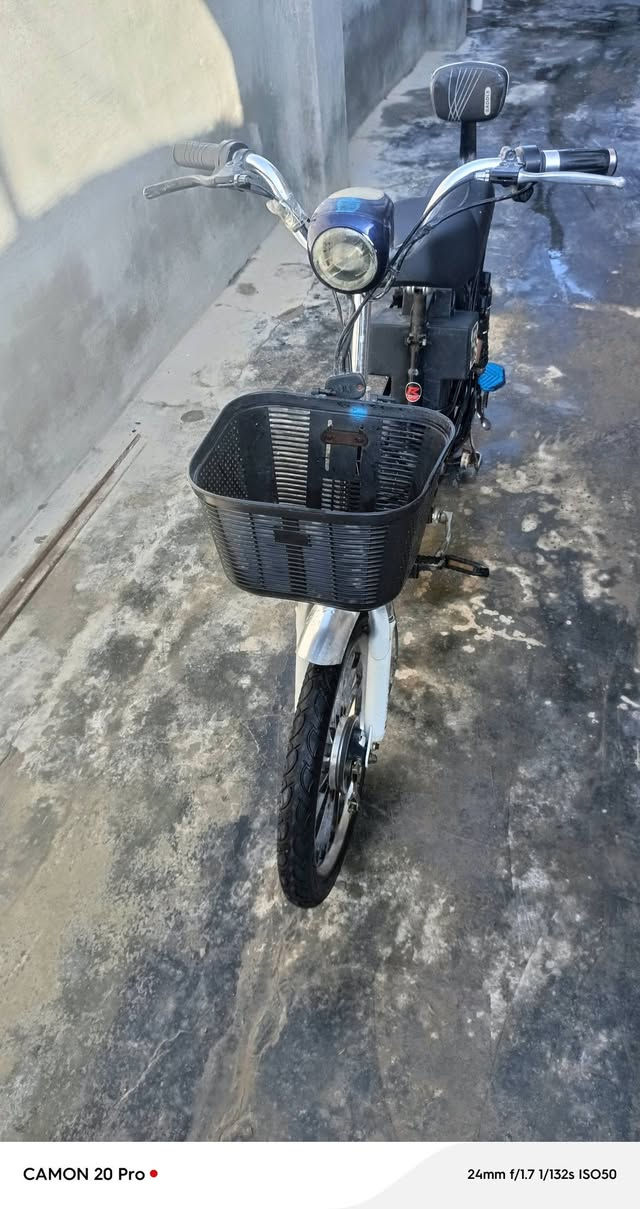 السلام عليكم
للبيع دراجه حجم 20 اربع سرع كهربائيات شغاله بطاريات  يقرن 10  مكاني فلوجه السعر 150 وبي مجال رقم الهاتف واتساب عل خطين ***********~***********
