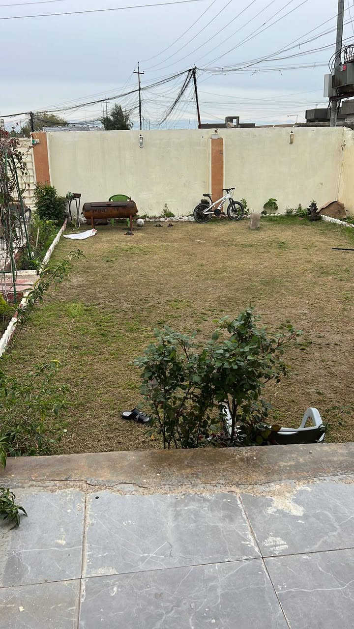 بيت ركن للبيع زراعي يحتوي على غرفتين نوم واسقبال ومطبخ حار بارد حمامات خارجيه وداخليه ومساحه الارض ٦٠٠ م يقع في حي السلام قبل سيطرة دخول قضاء العلم مع كافة محتوياته من اثاث وسبالت  وكاونترات حديثه السعر المطلوب ١٠٠ مليون للاستفسار الاتصال بالرقم ***********
