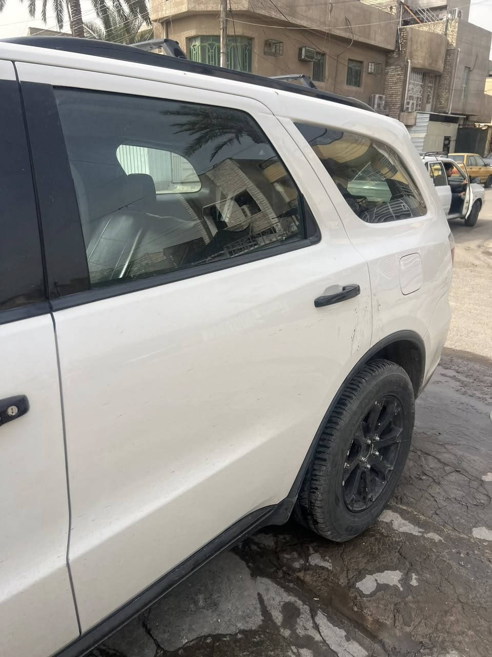 السلام عليكم دوج دورنكو 2012 بأسمي  حادثهه چاملغ الايسر بصمه تشغيل ابواب كهرباء ودواخل جلد ويل اسواد بلاك  تحكم استيرن صندوك شفط  والسونار مالتهه موجود بيه كم طخه بسيطه  سعرهه 175 بغداد حي اور ***********
