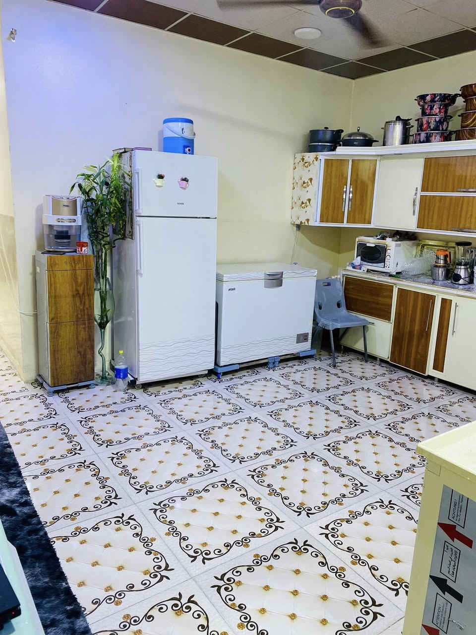 بيت للبيع ١٠٠متر في حي النصر قرب مستشفى النصر البيت قاطين لاستفسار اتصل بل رقم ***********
