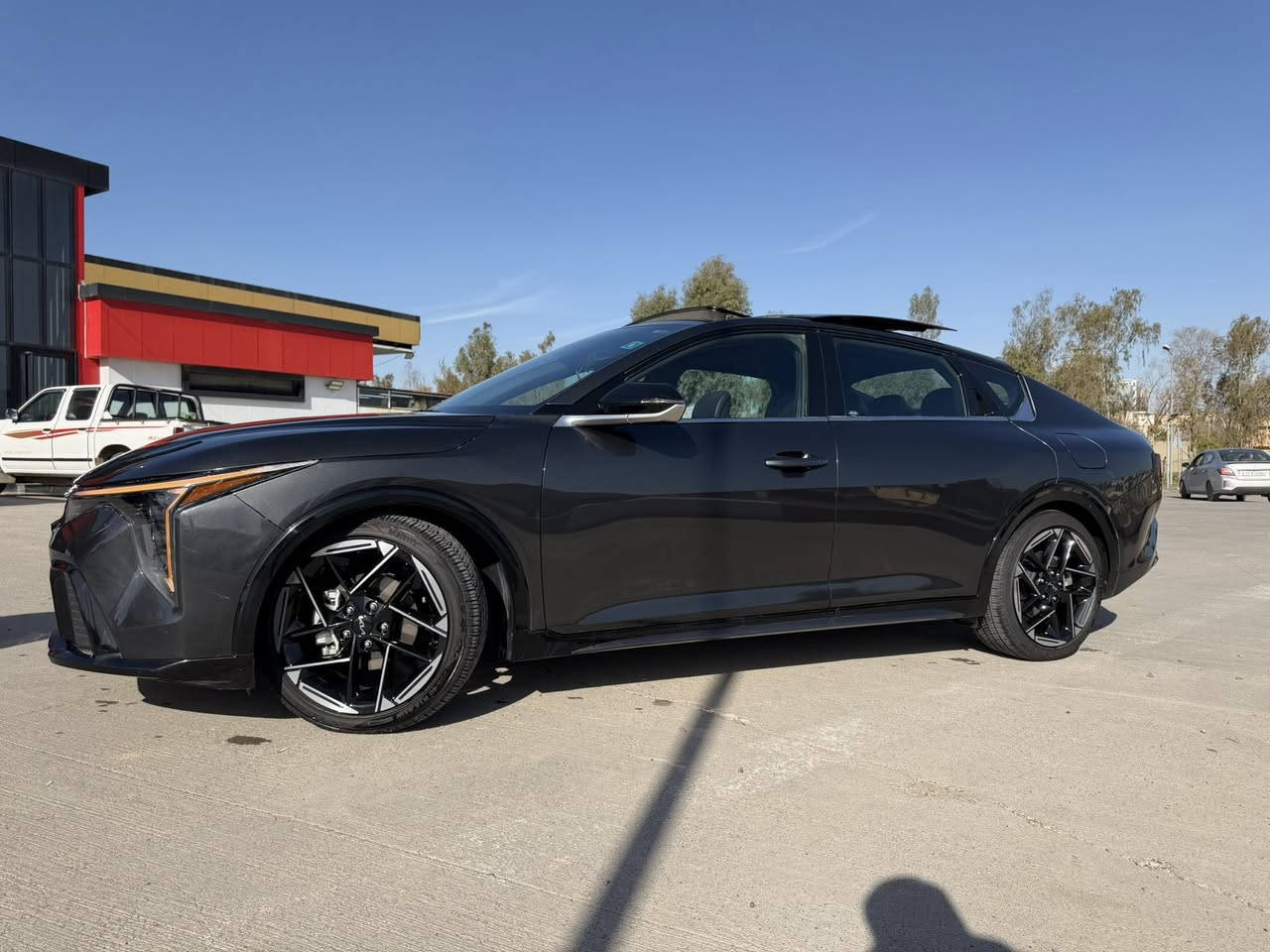 السلام عليكم لبيع كيا K4 اعلى فئه بيهن جتي لاين 
2025 فول موصفات 1/1
2000 دوش 
سياره وارد امريكا الضرر كما موضح بلصور 
بدون يرباك بدون دواخل 
فقط تعديل بل حوض 
ماشيه ٧ الف 
رقم بغداد باسمي تحويل مباشر 
دخول جديد 
مكان سياره بغداد 
السعر 195 بيه مجال للشراي 
الاستفسار ***********
