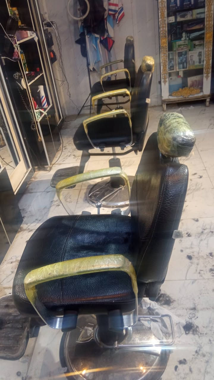 كراسي للبيع عدد 3مكان كوفه شارع الحوزة مقابل اسواق الصدرين نظيفات جداً بسعر مناسب ***********
