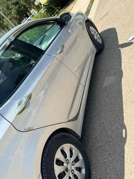 السلام عليكم اكسنت وارد كندي بدون ايرباگ اكرر بدون ايرباگ موديل 2013 السيارة بيهة قطعتين تبديل بقطع اصلية لون وصبغ باب الصدر گير مبدل جديد محرك 1600 GDI مكفول السيارة مفولة عدا السلايد بيهة شاشة وكاميرا وتحكم ستيرن وكروس سرعة وحساسات حتى تدفئة كشنات بيهة سعرهة 80 ورقمي *********** مكاني بغداد
