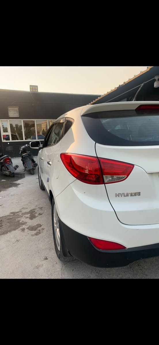 السلام عليكم توسان2012  وارد أمريكي فول مواصفات عدا البصمة للبيع فقط  جاهزة من كلشي مابيها نقص  السعر )130) للأستفسار المراسلة خاص او الاتصال ***********
