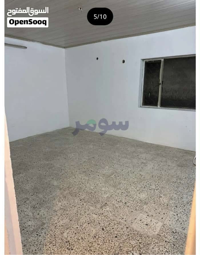 بيت  للايجار في كراده خارج مساحه عقار ٢٠٠ متر يحتوي على غرفتين نوم وصاله ضيوف واسعه  ومطبخ  ومخزن كبير وصحيات وكراج ومنور سعر الايجار مليون و٥٠٠ الف دفع سنوي للاستفسار ***********
