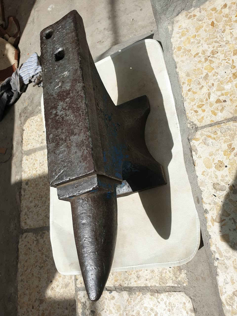 سندان حديد انتاج الثمانينات
وزنة ب ٧٥ كيلو وسعره بالخاص ولا ضل تعلق بيش مابيش احظرك وما رد عليك 
شراي تعال ماسنجر او واتساب ***********
