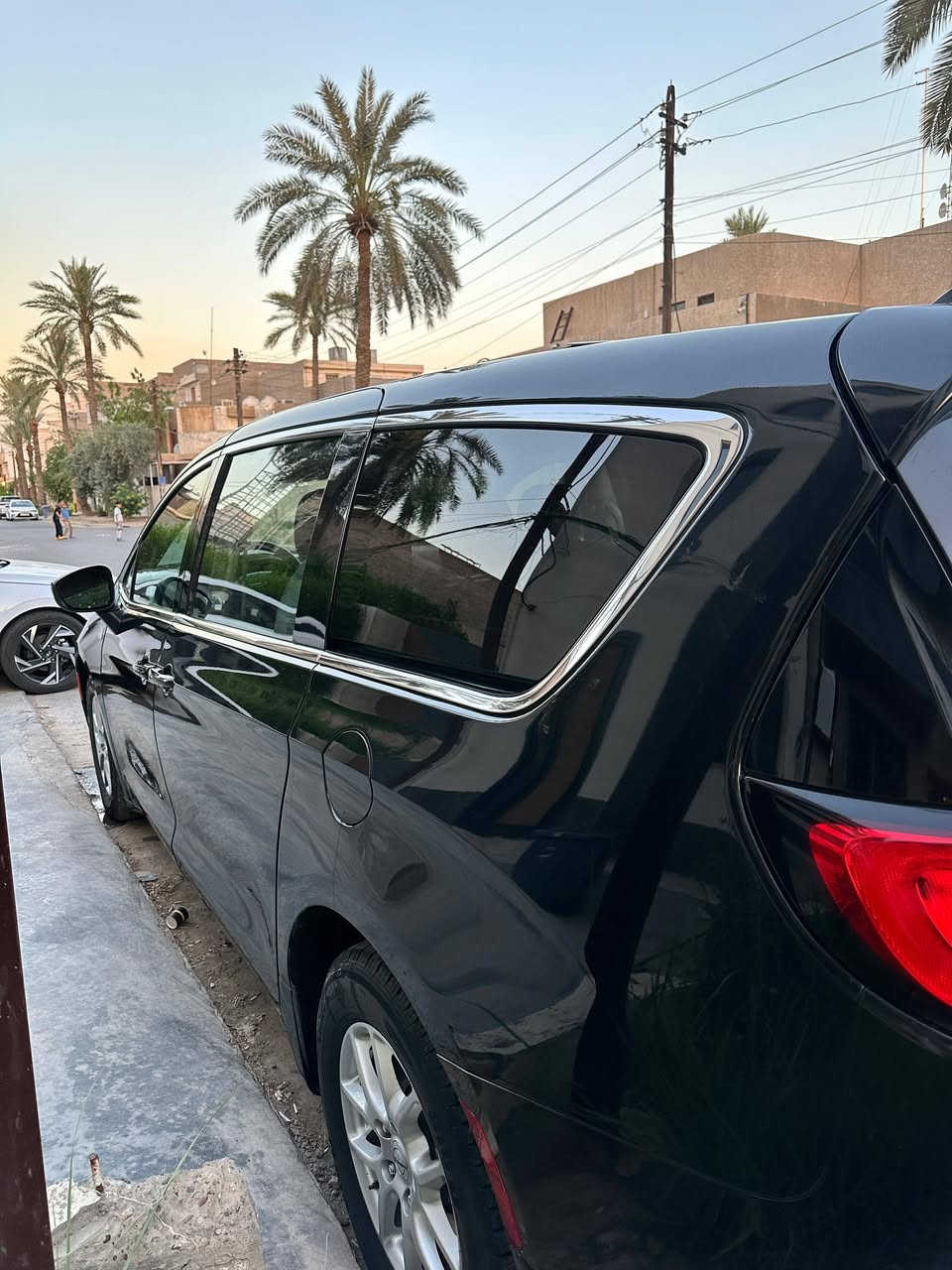 السلام عليكم كرايسلر باسيفيكا للبيع موديل 2022 حادثها جاملغ اوبنيد من وصلت للعراق طلع بيها كلير من امريكا مواصفات كشنات بلع بيبان كهرباء صندوق كهرباء جام 4 اوتو شاشه كار بلي كشنات كهرباء سايد بريك كهرباء مابيها نقص  رقم بغداد بسمي مكانها بغداد حي الجامعه السعر 185$ رقم الهاتف ***********

