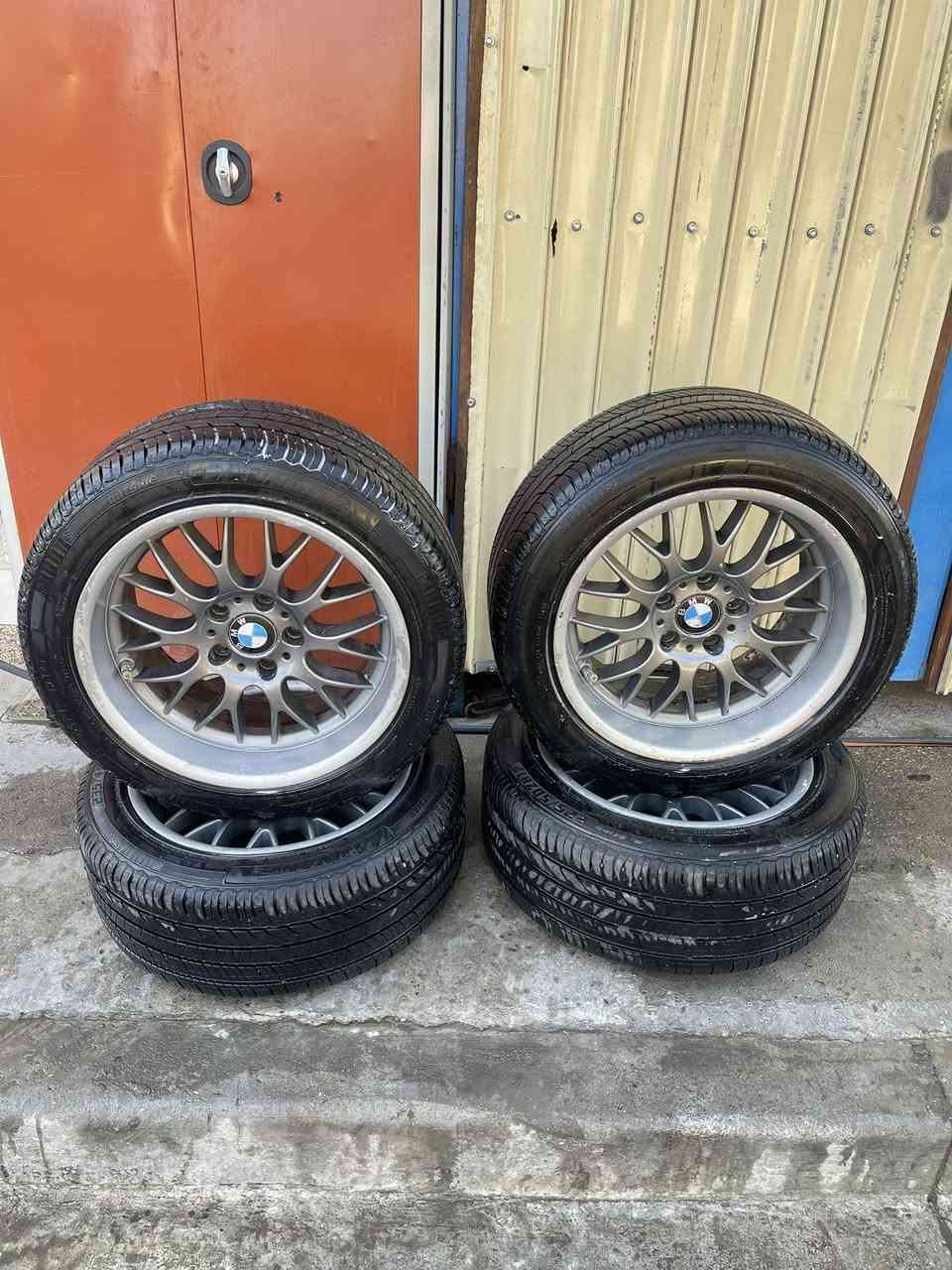 ويل كرن الغزال للبيع او للمراوس بخليه او شعاع الويل اصلي وبي تخم تاير جديد بدون حتى بنجر وبي كصب حديد وحجم ١٧ اذابيع ب٦٠٠$ دولار قفل واذا مراوس اخذ فرق 
***********
