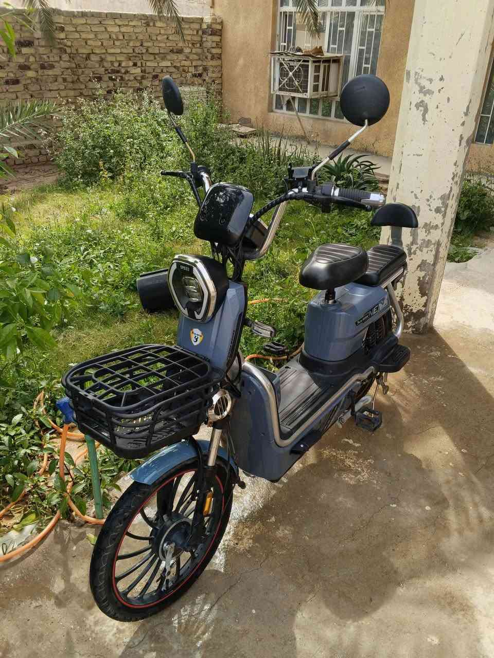 السلام عليكم دراجه شحن نضيفه جدا للبيع ام 5 بطاريات الحجم الكبير للبيع السعر 400000 وبيها مجالل للشراي جاهز عالبلاد ***********
