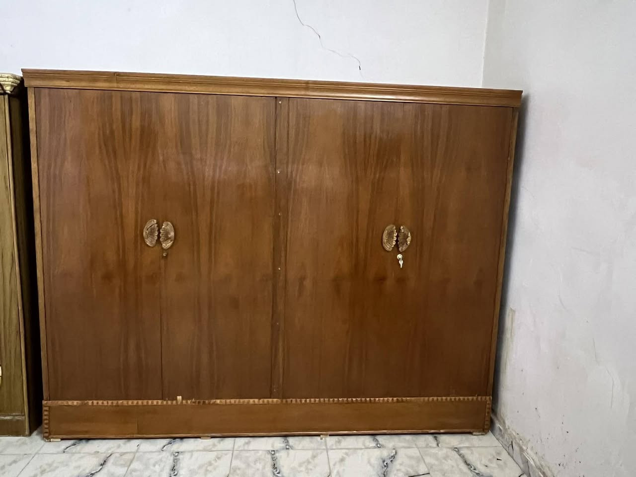 السلام عليكم 
يوفر لكم اليوم بأنسب الأسعار 
كنتور صاج عراقي باب أول شرط 
كنتور 4ابواب  سعره 200
كنتور 5ابواب سعر 250
كنتور 2بابين سعر ١٢٥
كاونتر بدون سنك 150الف 
طبلات سيت كامل 100
ميز طعام سلايت كراسي عدد 6السعر ٧٥
ميز طعام كراسي عدد 6السعر 100
الموقع تكريت القادسيه قطعه 500مجمع الطبي  رقم الهاتف ***********
***********
