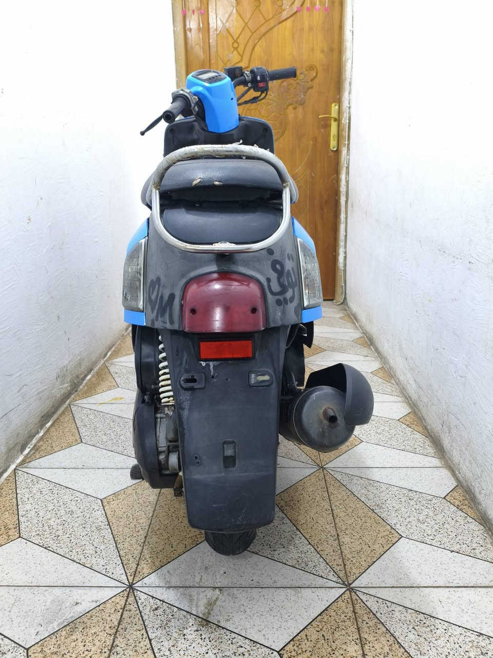 ماكس بوليسي جديده كلهة شغاله سلف لايت عالي وناصي دبلات امامي وخلفي ابريكات اماميه  وخلفيه جاهزه اخت الرمبه نعومه كلش حلوه كفرات اصليه حواضن اصليه شلعه ومشي كلش حلوه دراجه خرسه ما تنسمع ما مفتوحه ما بيها اي نقص لا تبخير لا تنقيص مكان حيانية شارع السيد سعر 800 بيها مجال قليل رقم ***********
