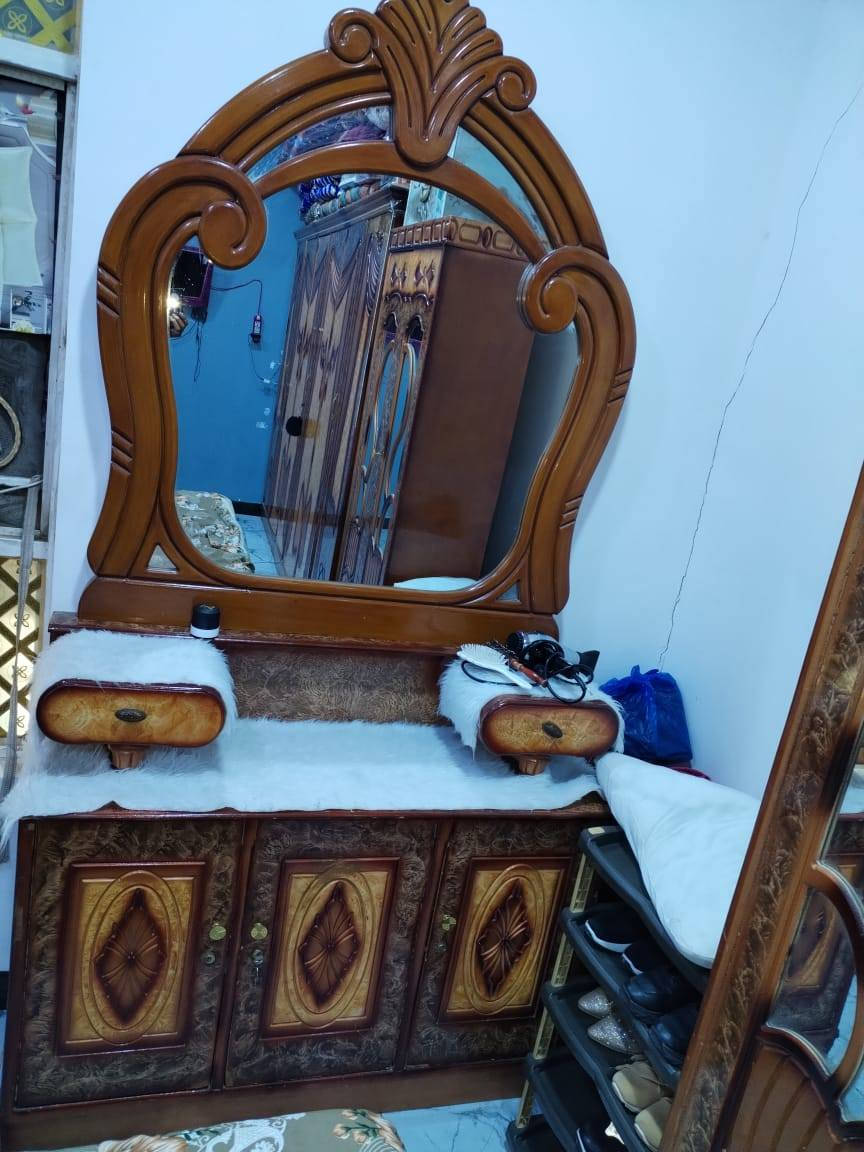 السلام عليكم اخشاب عراقي تسكام درجة اولى. كنتور 6 ابواب بس الوجة ماليزي
الارضية بلوك قوية كلش اقفالة يدات جدد 
مكاني نجف الرضوية قرب معمل المرور 
 ***********. بي واتساب
