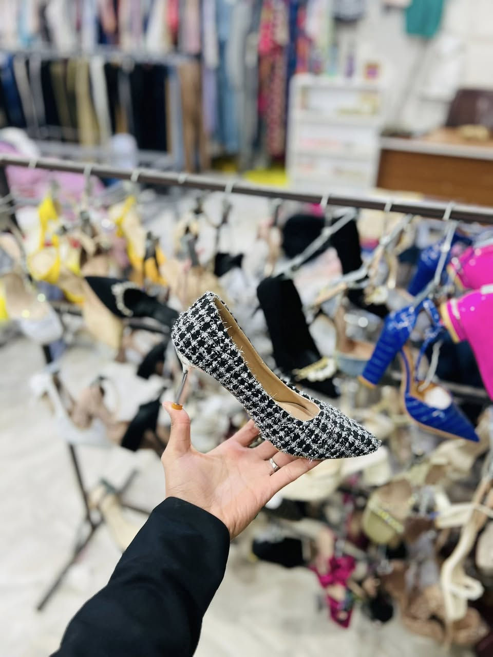 السلام عليكم .بضاعه صيفي نسائي بناتي .
العنوان .📍الشرقاط أجميله مقابيل كلية الهندسه.بيج المجمع aa31a8 .وحياكم الله …


**إذا كنت صاحب هذا الإعلان وتريد حذفه لأي سبب، رجاءا أرسل رسالة إلى الدعم الفني**