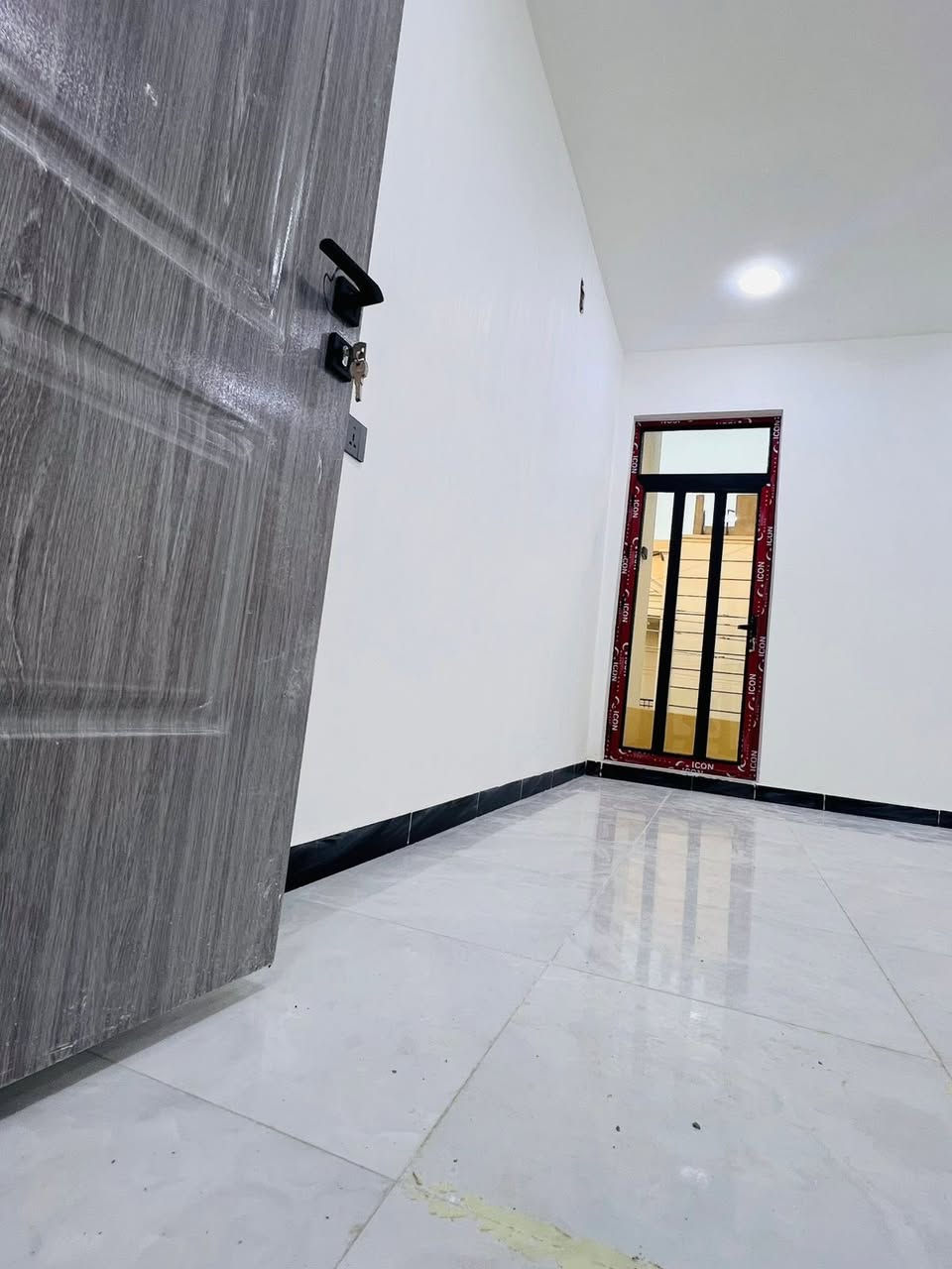 - السَلام ؏ـليڪُم ،
- ⁠- بيت للبيع مساحة100 متر  طابقين
- ⁠الوجه 6 وربع و النزال 16 
- (3 غرف نوم _صحيات عدد 3_ مطبخ  _صالة _استقبال )
بناء حديث ما مسكون
- الموقع : بغداد _ الدورة _ البعيثة  مجمع الحليم  ( يبعد 5 فرع عن الشارع العام ) 
- خدمات كاملة بالمنطقة
- ( كهرباء _ماء_تبليط_مدارس _ سوق)
- ☎️ للأستفسار التواصل  ع الخاص او واتساب 
***********
