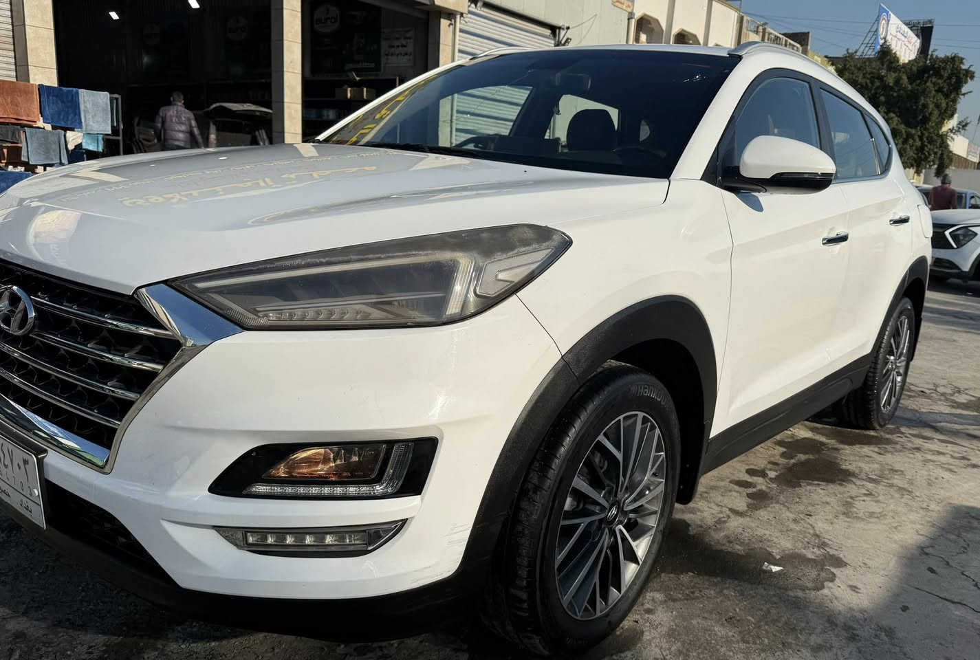 السلام عليكم للبيع توسان مديل 2020 خليجي مكفولة ماشية 119 رقم بغداد مواصفات مقاعد جلد - كامره وشاشة - حساسات خلفية -  حديد السعر205 ورقة  وبيها مجال للاستفسار اكثر الاتصال على ((*********** ))مكاني بغداد مدينه الصدر
