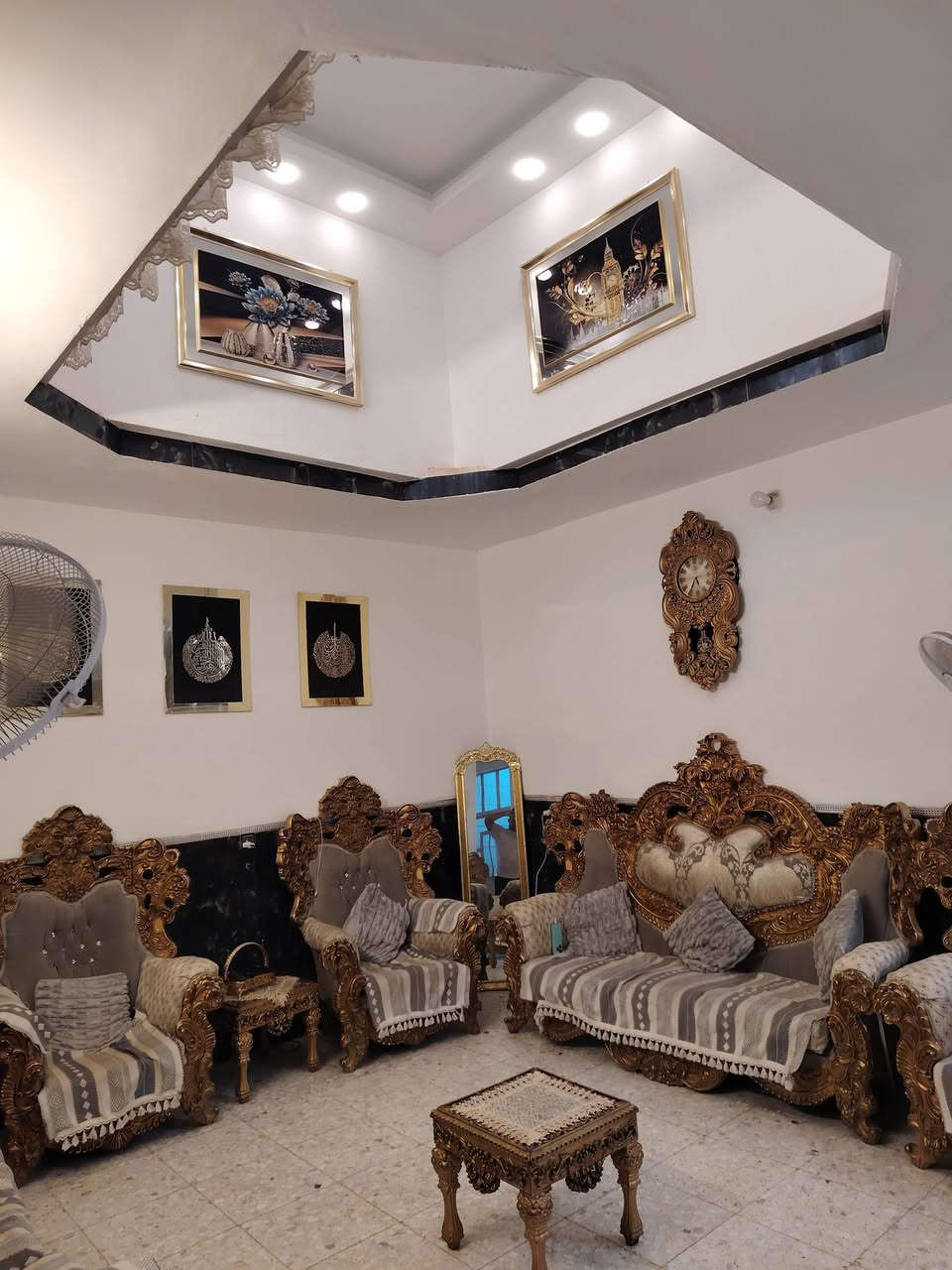 دار للبيع مساحه 205 موقع حي اور قرب مضيف ابو زيد بيت ترميم جديد كله شغل درجه اوله استفسار اتصل ***********
