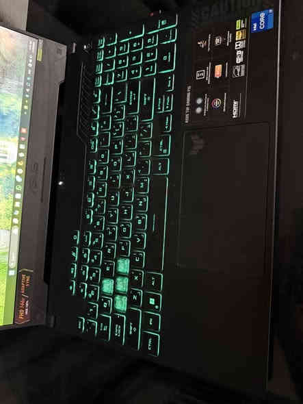 لابتوب ASUS TUF Gaming F15

المواصفات:
 • المعالج: Intel Core i7-13620H من الجيل الثالث عشر13.
 • الذاكرة: 32 جيجابايت RAM.
 • التخزين: 1.5 تيرابايت، يشمل 1 تيرابايت SSD خارجي.
 • بطاقة الرسوميات: NVIDIA GeForce RTX 4060 (لابتوب GPU).
 • بطاقة الرسوميات المدمجة: Intel UHD Graphics بذاكرة 16 جيجابايت.
 • مزايا إضافية: لوحة مفاتيح بإضاءة RGB، بطارية بقدرة 90 واط في الساعة، يدعم الشحن السريع

السعر خاص لمن يهمه الامر
‏***********
