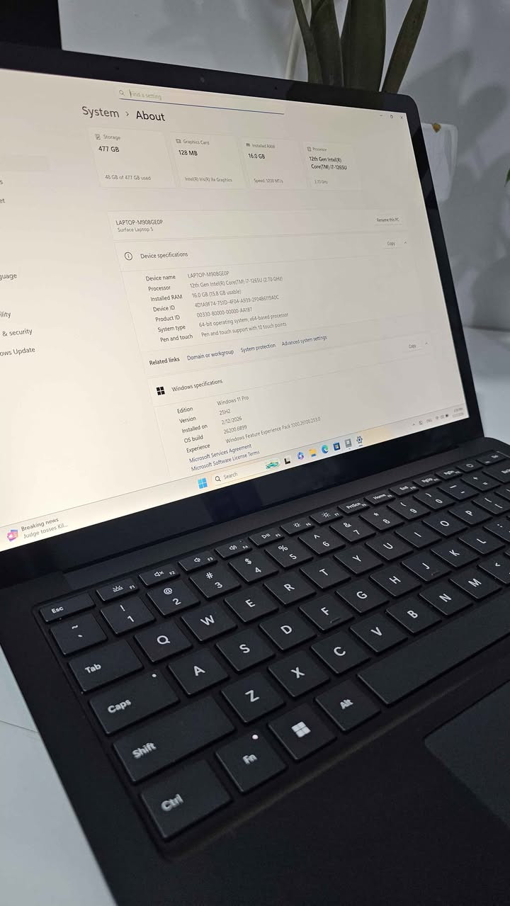 للبيع: Microsoft Surface Laptop 5 – قمة الأناقة والإنتاجية ✨
إذا كنت تبحث عن لابتوب يجمع بين التصميم الفاخر الخفيف والأداء السريع لإنجاز أعمالك أو دراستك بكل سهولة، فهذا الجهاز هو الخيار المثالي لك! يتميز بهيكل ألمنيوم متين وشاشة تعمل باللمس بالكامل.
🔹 المواصفات التقنية للجهاز:

* الشاشة: 13.5 بوصة PixelSense تعمل باللمس، ألوان ساحرة تدعم Dolby Vision IQ.
* المعالج: Intel Core  i7 من الجيل الثاني عشر (منصة Intel Evo السريعة).
* الذاكرة (RAM):   16 جيجابايت لتنقل سلس بين التطبيقات.
* التخزين: 512 SSD فائق السرعة.
* المنافذ: يدعم منفذ Thunderbolt 4 السريع جداً لنقل البيانات والشحن + منفذ USB-A.
* اللون: أسود .

🔹 حالة الجهاز:

*  المستعمل بحالة جيدة .
* البطارية: بحالة جيده جدا مشحون 7 مرات
* بدون بوكس 

💰 السعر المطلوب: 775،000 الف
📞 للتواصل والاستفسار: ***********

https://t.me/epic_store2 بغداد, العراق
