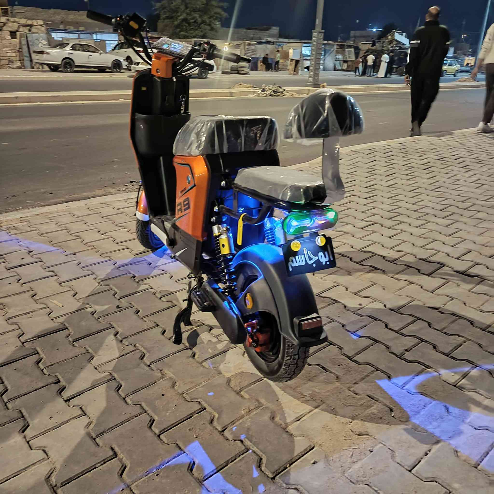 دراجة ار 9،R9 نضيفه كلش بمعنه الكلمه مواصفات لايت لد 7 الوان متغير زنون عالي ناصي وتحتوي على اشاره يمنه يسره ورباعيه وتحتوي على نضام البك R وتحتوي على اربع سرعات وسطاب خلفي ابو النشره وبلوتوث صوته عالي وحلو  وتحتوي على نضام الامان البارك P بريكات دسكات امامي خلفي دراجه مجمبزه ومرتبه وحلوه ولونها حلو ومميز مكاني بصرة ابو الخصيب حي العسكري للتواصل ***********،سعر 460.
