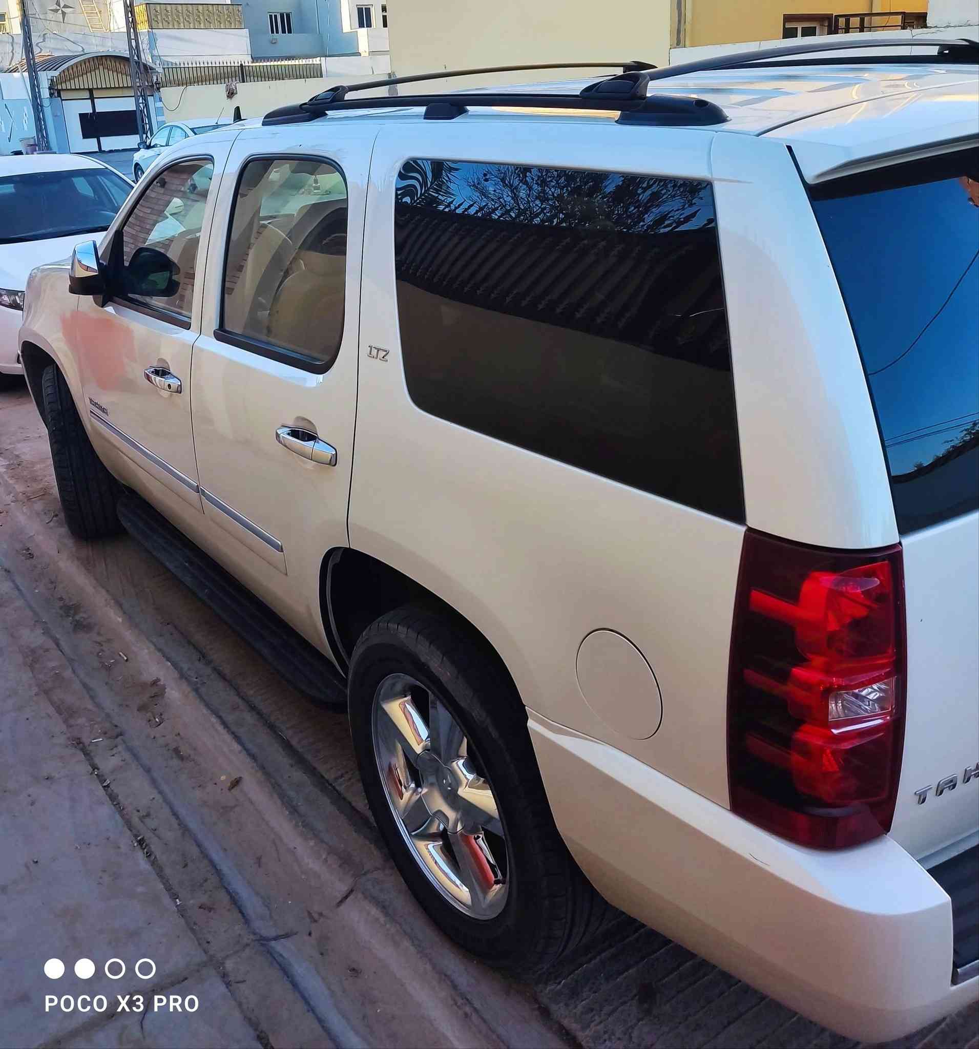 السلام عليكم...
للبيع شوفرليت تاهو 2014 LTZ  امريكي  حادثها بسيط جدا  صبغ على كد شبر بين الباب والچاملغ الامامي الايسر  
سياره دخول جديد 
قرار 102 لسنة 2026
رقم بغداد  الدولي
الحاله _ ممتازة جدأ
مكينة 5300
تشغيل عن بعد  _ كاميرا خلفية _ رادارات امامية وجانبية _ حساسات خلفية  _ بلاجكتور   _ كشنات جلد  كهرباء _ كشن خزن _ كشن تبريد تدفئه  _ صندوق جك كهرباء _  usb _ سلايد روف - فور ويل _  دوسات بانزين وبريك كهرباء - شاشات وسطية 
وبعد بيها كومه مواصفات تجي وتشوف بعينك افضل 
السيارة باقية ع نظافتها داخل جلد بيجي نظيف جدااااااا
محرك وكير بحالة ممتازه برغي واحد مامفتوح بيها
بدون صوت بدون دخان بدون بخار 
ويل LTZ حجم 20 
مكان السيارة النجف 
السعر 240 وبيها مجال بسيط 
اخوان اعتذر عن المراوس للبيع فقط 
للاستفسار الاتصال على الرقم ***********
