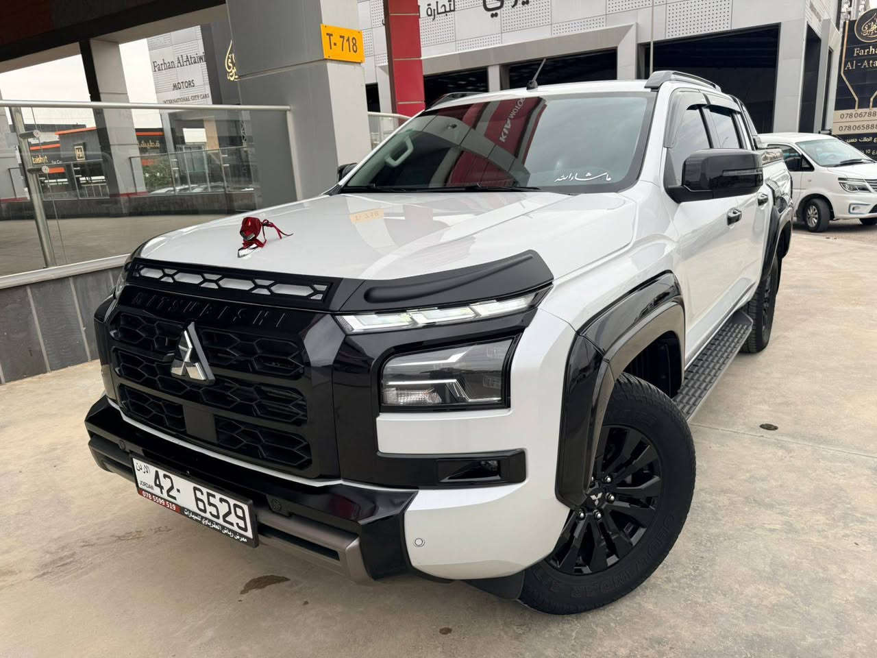 ‏MITSUBISHI L200 SPORTERO 2024 بلاك اديشن بالكامل
وارد و كفالة الشركه عداد 40 الف كيلو 
فل كامل صنف اول حساس امامي خلفي شاحن ويرلس
شاشه كبيره تدعم اندرويد اتو وابل كار بلاي دفلوك 
استعمال شخصي بدون اي ملاحظات نهائي 
اكسسورات بقيمة 1500 دينار 
كوشوك ياباني اصلي 
الرجاء عدم اتصال التجار وربنا يبارك للجميع 
 قابل للتفاوض بشيء بسيط بعد المعاينه 
0792867626 البيع كاش فقط 
قابل للبدل


**إذا كنت صاحب هذا الإعلان وتريد حذفه لأي سبب، رجاءا أرسل رسالة إلى الدعم الفني**