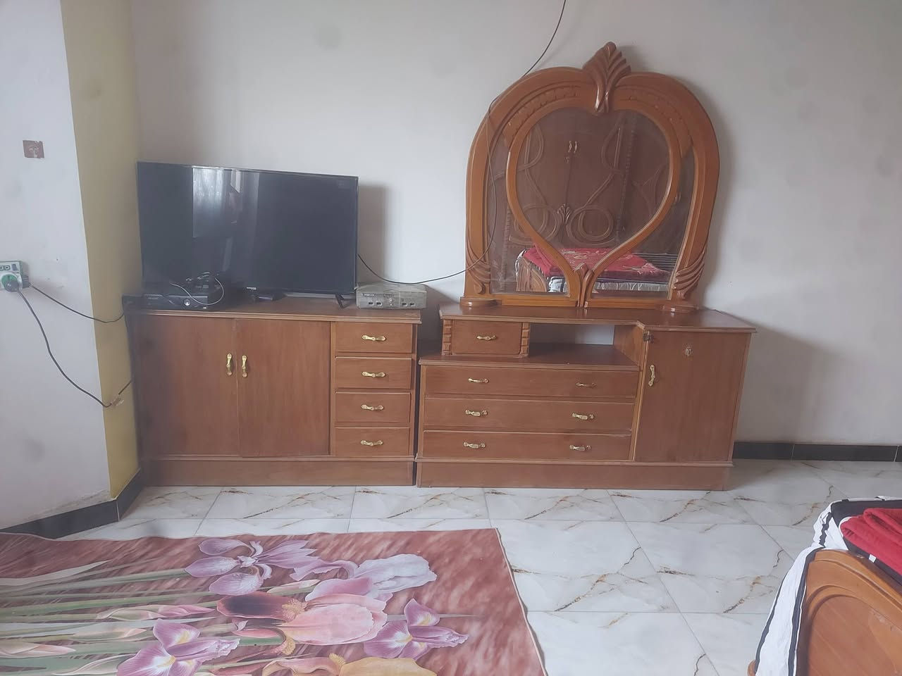 السلام عليكم غرفه نضيفه صاج عراقي البيع مكان بغداد الدسيم مدينه صدر خوان كدامكم نضافه صور ونضافه غرفه سعر 600 وبيها مجال حك جيه رقم 

***********
