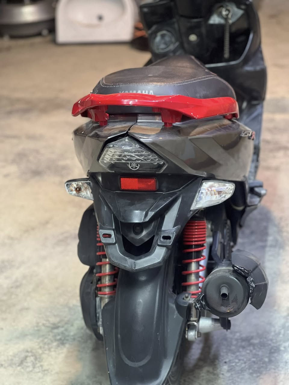 سلام عليكم شباب جيتي أر للبيع داراجه حلوه نضيفه مكفوله مكينه وكفر وكهربايات كامله كل نقوص ما بيهه سعر 900 وبيهه مجال بكاني مدينه الصدر ***********
