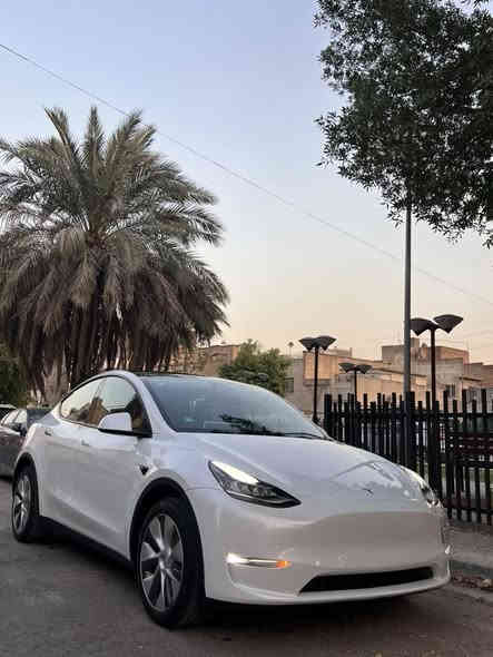 سلام عليكم تسلا Yلونك رينج موديل 2023 كامله بدون نقص 
• سقف بانوراما ( كامل على طول السيارة )
• شاشة كبيرة حجم 15 بوصة
• كاميرا خلفية
• حساسات خلفية
• كاميرا امامية
• حساسات اماميه
• كاميرا جانبيه 
• كراسي كهرباء جلد
• كراسي كهرباء
• كراسي مدفية
• رادار امامي
• رادار خلفي
• رادار جانبي
• مانع تصادم
• محدد مسرب
• كاميرات عدد 8 
• حساسات جانبيه
• مثبت سرعة
• كاميرات محيطيه 360° 
• تحكم بالسياره عن طريق الشاشة
• نظام قيادة آلية Auto Pilot
• تشغيل تلقائي
• نظام قيادة ذاتية Full Self drive
السعر 225$ وبيه مجال بسيط مكان السياره المنصور 
***********
