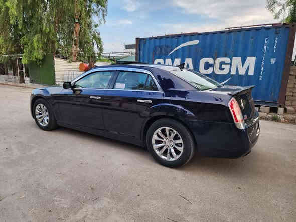 للبيع
سعر 168$
 اوباما c300 بلاتينيوم اعلى فئه بل اوباما 
موديل 2012 ماشية 215 ألف km 
لون حبري فاتح 
🚫سيارة داخلة العراق كلين وبلعراق  باب النفر مبدل شرط بدون اي دواخل اربكات سليمة بشرط 
بيها بار بداير الخلفي كد شبر وبعض التقليمات موضحة بلسونار مرفوق سونار مع الصور

محرك 6سلندر حجم 3600 بشرط مفتوح بس قبغ ولفات
 كير اوتوماتيك طيارة ٨ نمر( تو ويل)
  شرط المحرك والكير 
رقم اربيل دولي سنويه جديدة شرط التحويل 

مواصفات  فول 1/1
سقف بانوراما 
بصمة تشغيل مع بصمة ابواب صندوق بصمة تشغيل عن بعد 
شاشه كبيره كامره خلفي دواره +حساس خلفي 
 داخل اوفوايت كشنات امامي كهربائي + تدفئه تبريد 
مكان كلاصات حار 🔥 +بارد 🧊 
كشن امامي مع استيرن خزن ميموري 
داخل صاج بلادي تبريد قطعتين ثلللج ❄️❄️
رادار جانبي  فول تحكم ستيرن 
مرايه قلاب مع بك بردا خلفية تنزل ع R
لايتات عالي ناصي زينون بلاد 
ويل  كروم 18 بلادي 
يدات نيكل مرايات نيكل ويل نيكل  
سستم سماعات   harman/kardon 
موصل الايسر 
***********
***********
