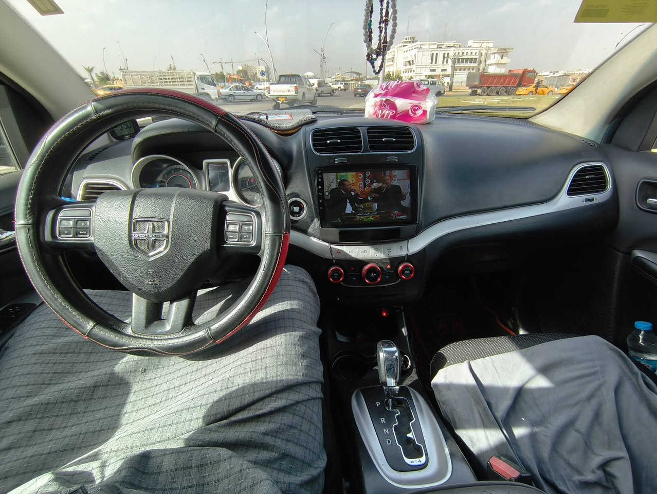سلام عليكم 
دوج جورني موديل 2017 
مواصفات Sxt فول بدون سلايد 
محرك 6 سلندر 3600 
مواصفات 
بصمه ابواب 
بصمه تشغيل 
صندوق بصمه 
تشغيل عن بعد
شاشه وكامره 
تبريد ثلاث قطع 
نضام زون جهه حار جهه بارد
لايتات اوتو لايت عالي زنون ابيض 
لايت ناصي زنون اصفر بلادي 
كشن كهرباء 
سياره بيها هواي مواصفات مامذكور 
محرك بشرط بدون حماوه مشدود عليها راديتر مال هيمي ترايك للبصره 
سياره رقم سليمانيه باسمي شرط التحويل هزه جديد سنويه جديد 

ضررها امريكي كلير بابين فقط بدون ضربه بدون معجون وبونيد بيها رصعات مبين بل صوره واضح
سعرها مناسب 127 وبيها مجال 
للاستفسار ***********
واتساب ***********
