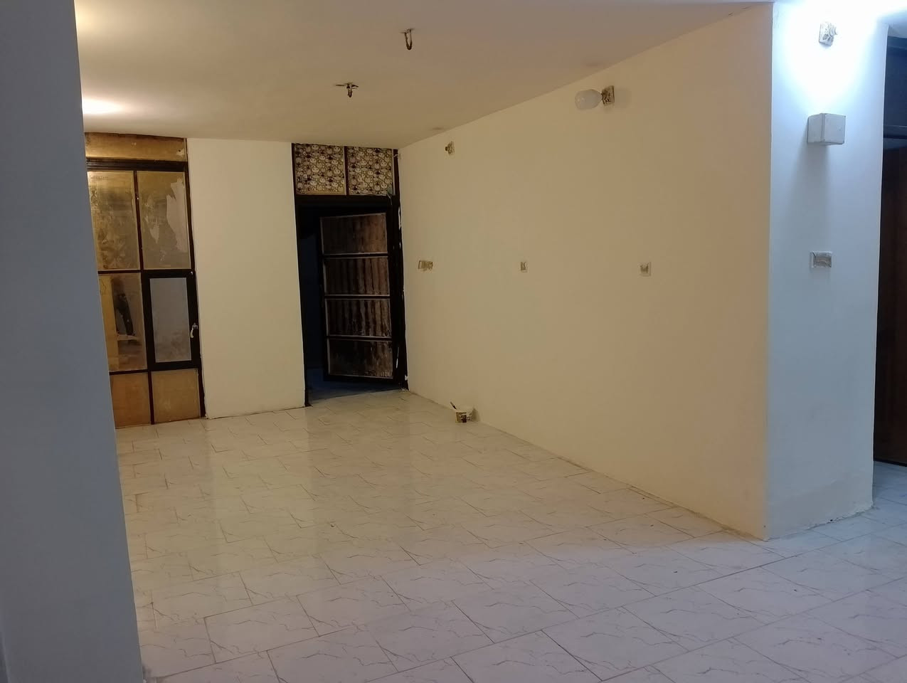 مشتمل ارضي للايجار مساحة ٨٠ متر (مطبخ،استقبال،صالة،غرفة نوم ١،مجمع صحي )
الموقع المهدية الثانية قرب جسر صدام 
للاتصال برقم ***********
متواجد على مواقع التواصل الاجتماعي ( فيسبوك،واتساب )
